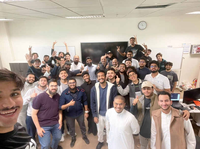 الجامعة تفوز بستة مقاعد من أفضل عشرة في مسابقة البرمجة السنوية (Programming jam 9)